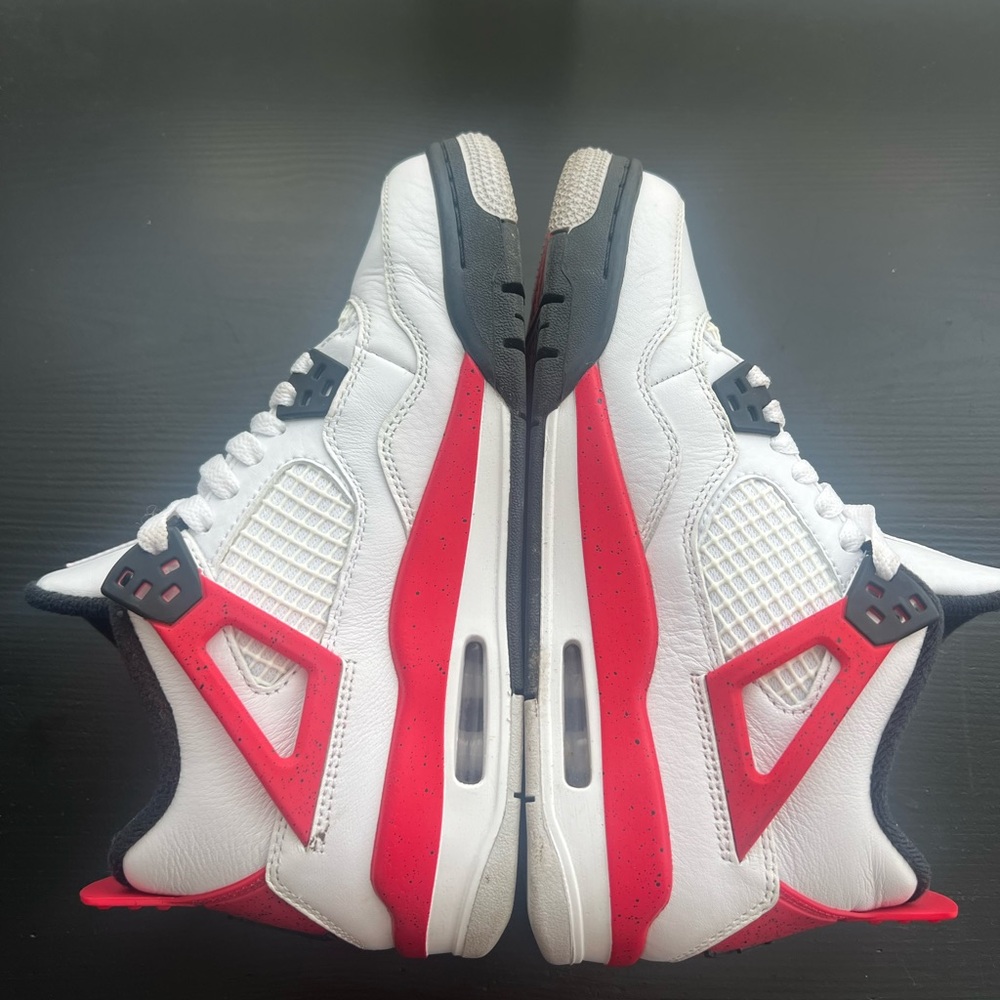 Women’s/Big Kids Jordan Bred 4’s